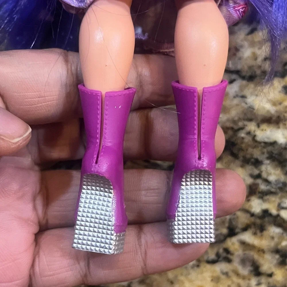 LOL Surprise OMG Winter Disco Shadow Fashion Doll Purple Hair Dress‎ Boots 9.5in